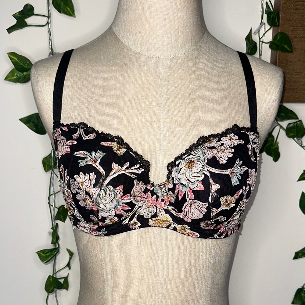 Victoria’s Secret Dream Angels Floral Lacey Lined Demi Bra
